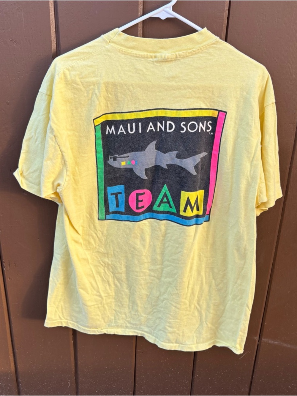 Vintage Maui and Sons 'Surfacewear' Sharks Surf T Shirt Men's M Yellow